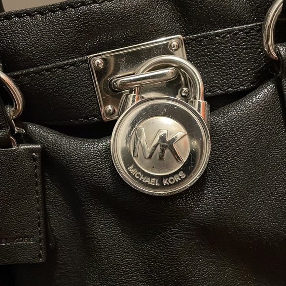 MK black purse. A little used on inside (pic) otherwise in great condition. - Picture 3 of 7